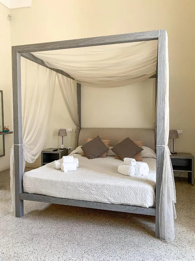 4 Balconi Rooms-Boutique B&B Lecce
