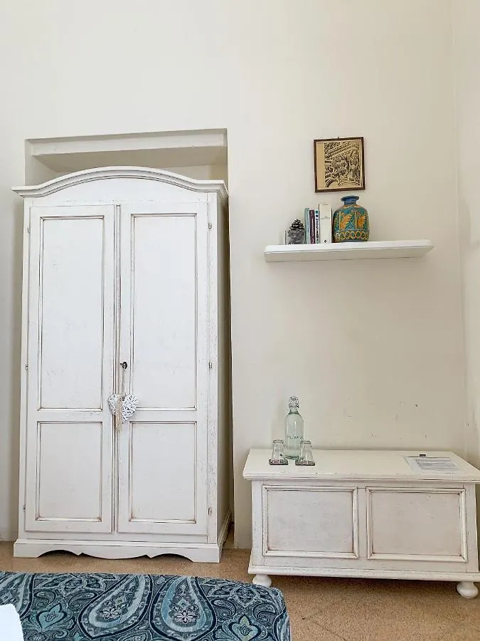 Bed & Breakfast 4 Balconi Rooms-Boutique B&B Lecce Italy