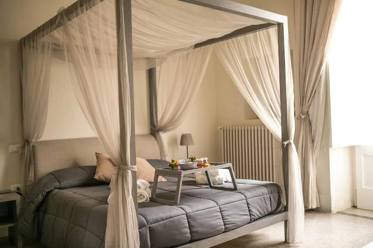 4 Balconi Rooms-Boutique B&B Lecce 0*,