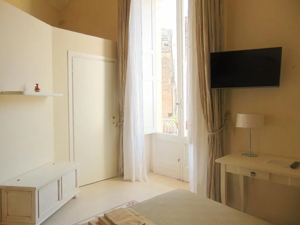 4 Balconi Rooms-Boutique B&B Lecce Oda ve Kahvaltı
